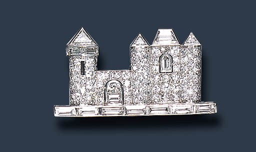AN AMUSING ART DECO CASTLE DIAMOND BROOCH