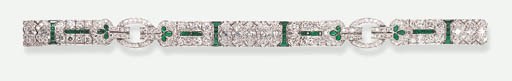 A FINE ART DECO EMERALD AND DIAMOND BRACELET