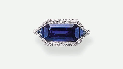 A SAPPHIRE AND DIAMOND RING