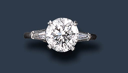 A SINGLE-STONE DIAMOND RING