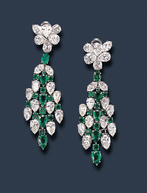 A PAIR OF DIAMOND AND EMERALD EAR PENDANTS