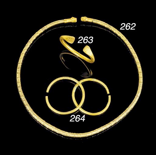 A GROUP OF MAINLY BACTRIAN GOLD JEWELLERY