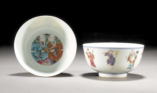 A pair of famille rose bowls
19th/20th century