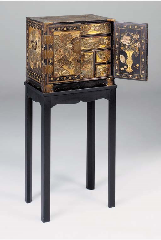 A CHINESE COROMANDEL LACQUER TABLE CABINET ON LATER STAND, THE CABINET LATE 17TH/EARLY 18TH CENTURY