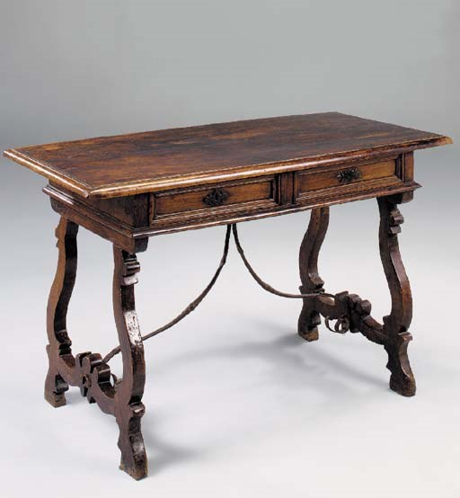A SPANISH WALNUT CENTRE TABLE, 19TH CENTURY, POSSIBLY WITH ELEMENTS OF AN EARLIER DATE