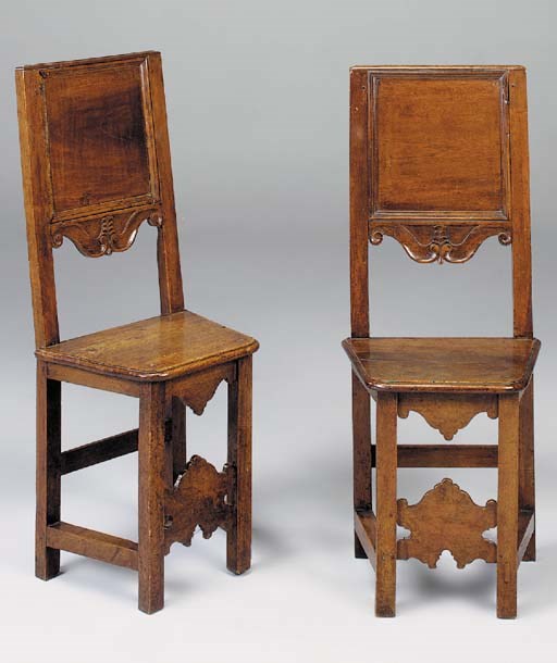 A PAIR OF ITALIAN CARVED WALNUT BACK STOOLS, LATE 16TH /EARLY 17TH CENTURY
