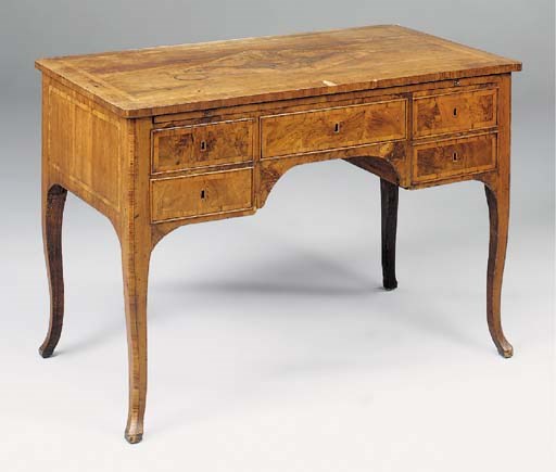 AN ITALIAN WALNUT AND FRUITWOOD CROSSBANDED KNEEHOLE DRESSING OR WRITING TABLE