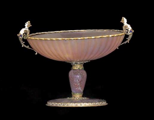 An enamelled gold-mounted mauve agate sweetmeat-dish