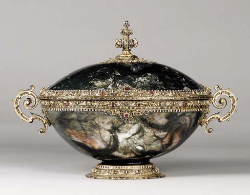 A German jewelled and enamelled gold-mounted agate bowl and cover