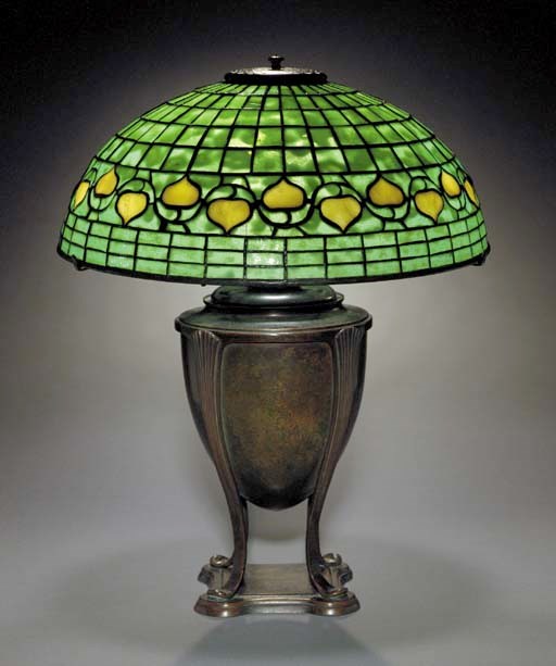 A 'LEAF AND VINE' LEADED GLASS AND BRONZE TABLE LAMP