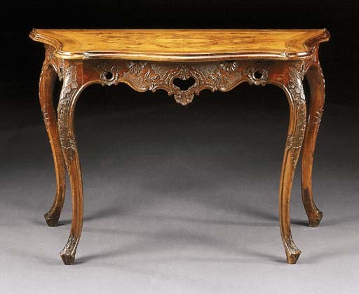 CONSOLE IN NOCE E ALTRI LEGNI, VENETO, SECOLO XVIII,