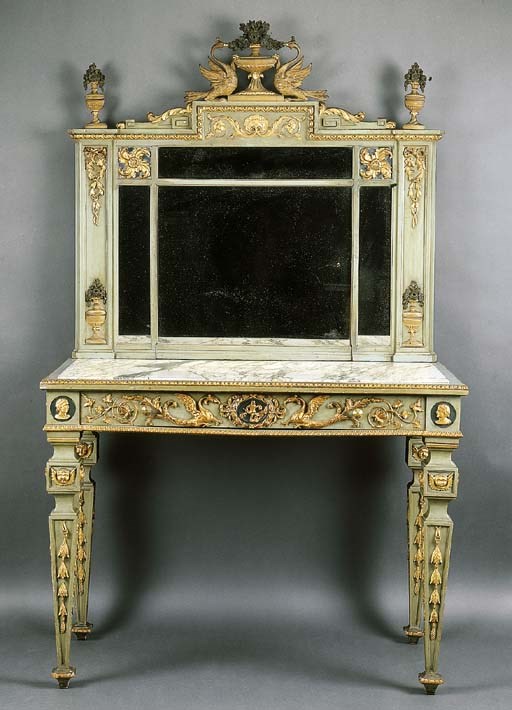 COPPIA DI CONSOLES IN LEGNO INTAGLIATO DIPINTO E DORATO,