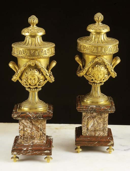 COPPIA DI VASI IN BRONZO DORATO E MARMO, SECOLO XIX,