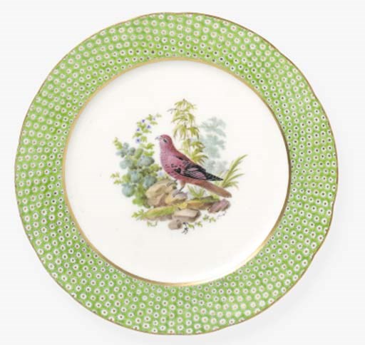 ASSIETTE UNIE EN PORCELAINE DE SEVRES DU XVIIIème SIECLE