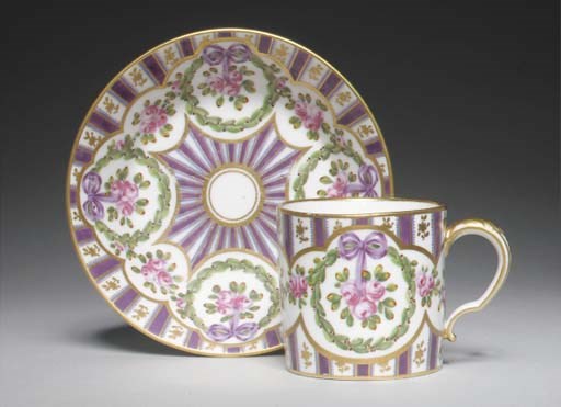 GOBELET LITRON (2ème GRANDEUR) ET SA SOUCOUPE EN PORCELAINE DE SEVRES DU XVIIIème SIECLE