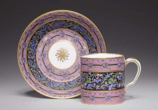 GOBELET LITRON (2ème GRANDEUR) ET SA SOUCOUPE EN PORCELAINE DE SEVRES DU XVIIIème SIECLE