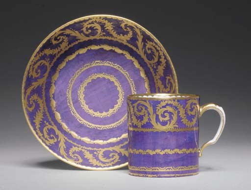 GOBELET LITRON (3ème GRANDEUR) ET SA SOUCOUPE EN PORCELAINE DE SEVRES DU XVIIIème SIECLE