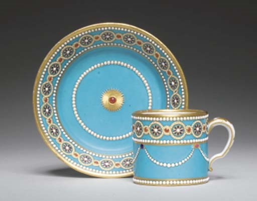 GOBELET LITRON (4ème GRANDEUR) ET SA SOUCOUPE EN PORCELAINE DE SEVRES DU XVIIIème SIECLE