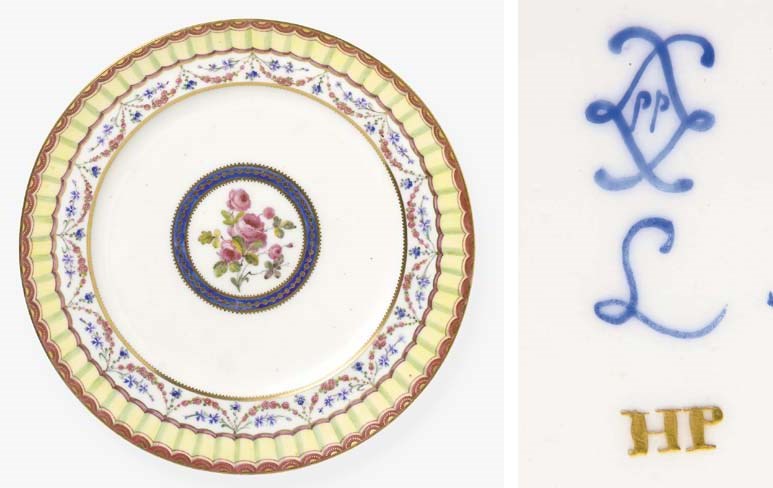 ASSIETTE UNIE EN PORCELAINE DE SEVRES DU XVIIIème SIECLE