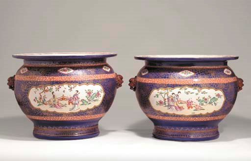 A PAIR OF CHINESE EXPORT STYLE FISHBOWLS