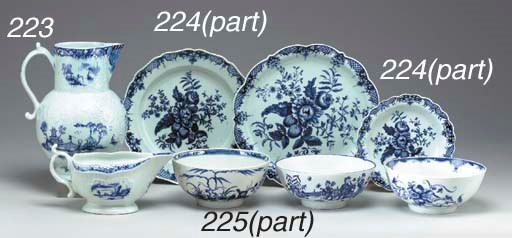 SIXTEEN WORCESTER BLUE AND WHITE LOBED OR SCALLOPED PLATES