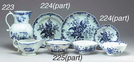 A WORCESTER BLUE AND WHITE SAUCEBOAT AND FIVE WASTEBOWLS