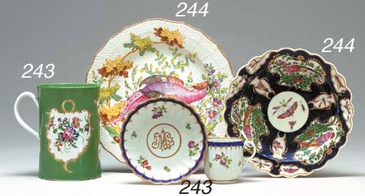 A WORCESTER BLUE-SCALE SCALLOPED DISH