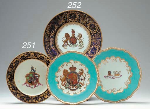 A WORCESTER TURQUOISE-GROUND ARMORIAL PLATE FOR GEORGE III