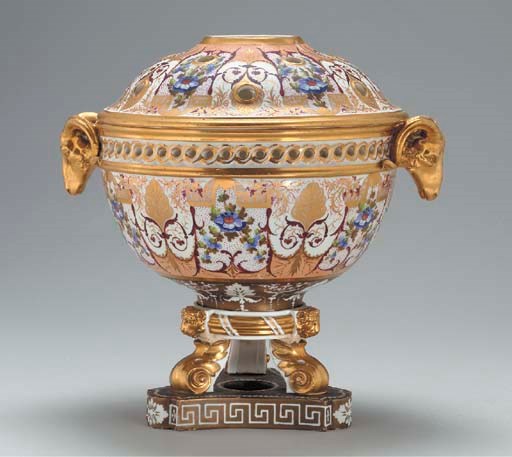A DERBY SALMON-GROUND POT-POURRI BOWL AND COVER
