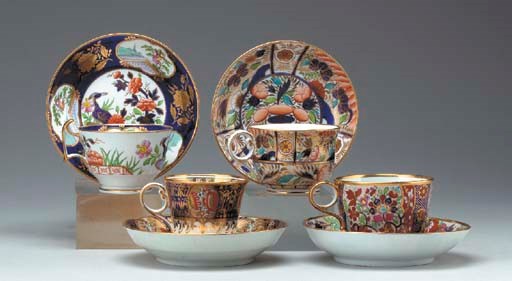 FOUR ENGLISH IMARI AND KAKIEMON CUPS AND SAUCERS