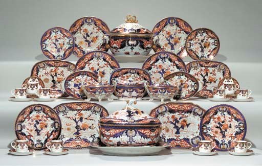 AN ASSEMBLED COALPORT IMARI PART DINNER SERVICE