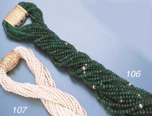 A CULTURED PEARL TORSADE