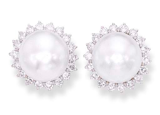 A PAIR OF SOUTH SEA CULTURED PEARL EAR CLIPS