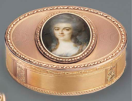 A SWISS TWO-COLOUR GOLD SNUFF-BOX SET WITH A MINIATURE