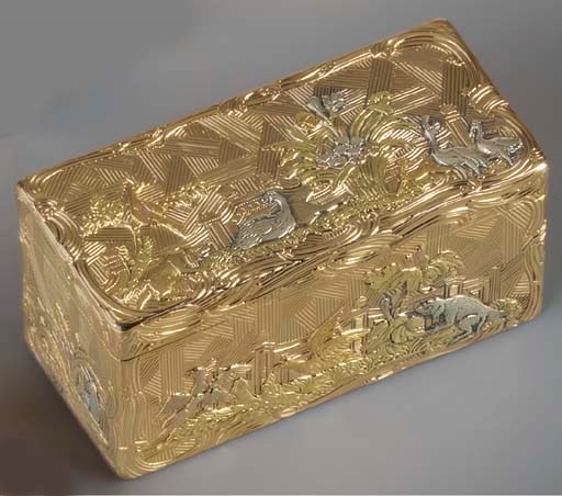 A SWISS VARI-COLOUR GOLD SNUFF-BOX