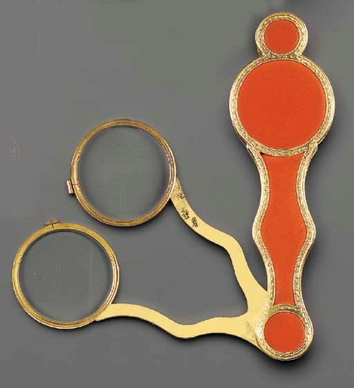A PAIR OF LOUIS XV GOLD-MOUNTED LACQUER LORGNETTES
