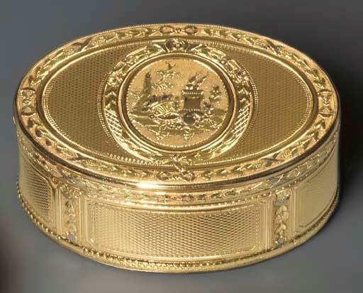 A LOUIS XVI VARI-COLOUR GOLD TABLE SNUFF-BOX