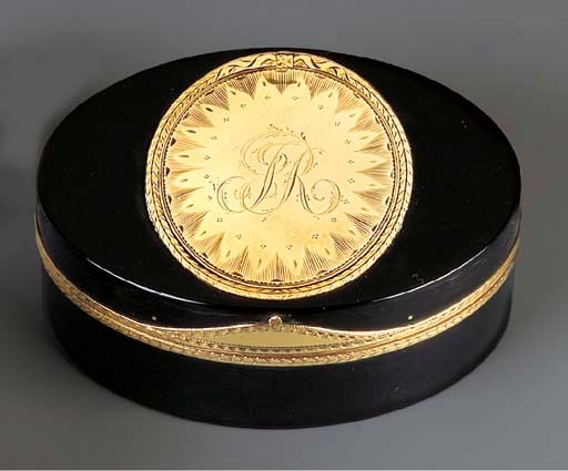 A GEORGE III GOLD-MOUNTED TORTOISESHELL BOÎTE-À-SURPRISE WITH MINIATURE