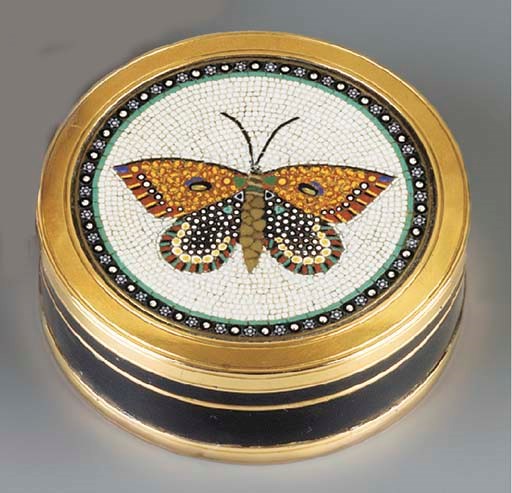 A LOUIS XVI GOLD-MOUNTED TORTOISESHELL BONBONNIÈRE SET WITH A ROMAN MICROMOSAIC
