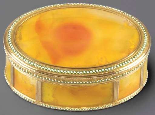 A LOUIS XVI HARDSTONE AND PARCEL ENAMELLED GOLD SNUFF-BOX