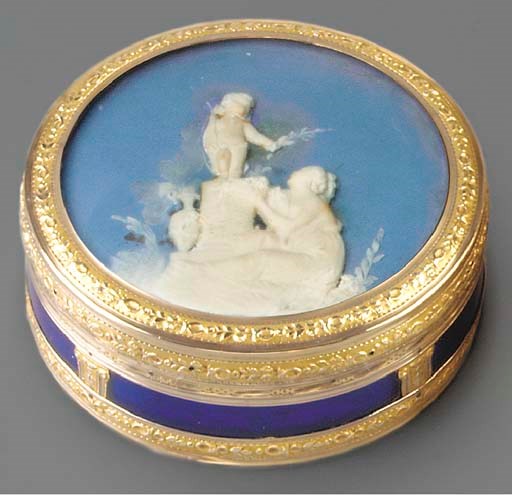 A LOUIS XVI GOLD-MOUNTED GLASS BONBONNIÈRE