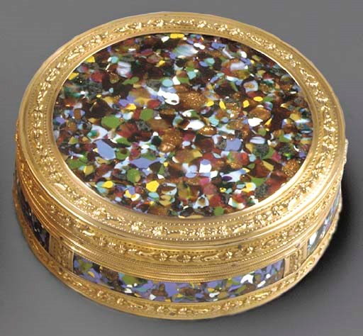 A LOUIS XVI GOLD-MOUNTED AVENTURINE GLASS BONBONNIÈRE