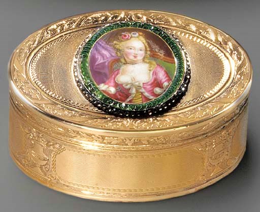 A LOUIS XV GOLD SNUFF-BOX SET WITH A DIAMOND-BORDERED MINIATURE