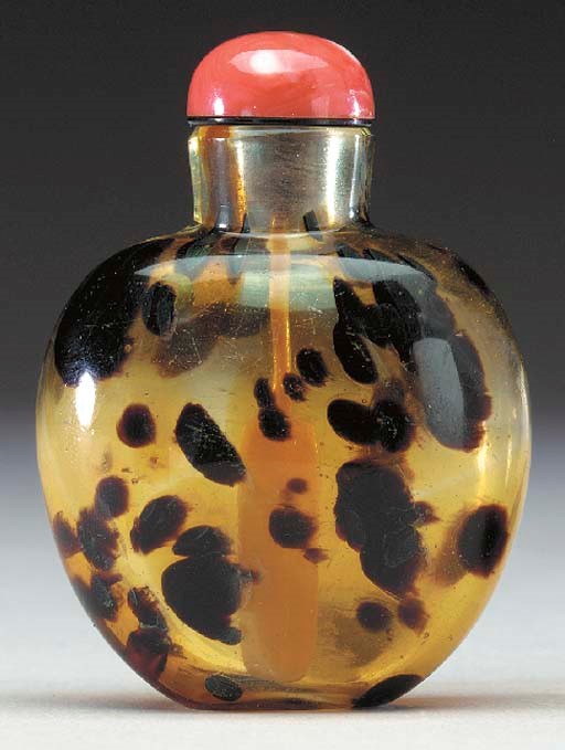 A SANDWICHED BROWN-SPLASHED YELLOW GLASS BOTTLE
