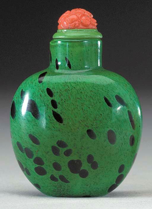 A SANDWICHED BLACK-SPLASHED GREEN GLASS BOTTLE