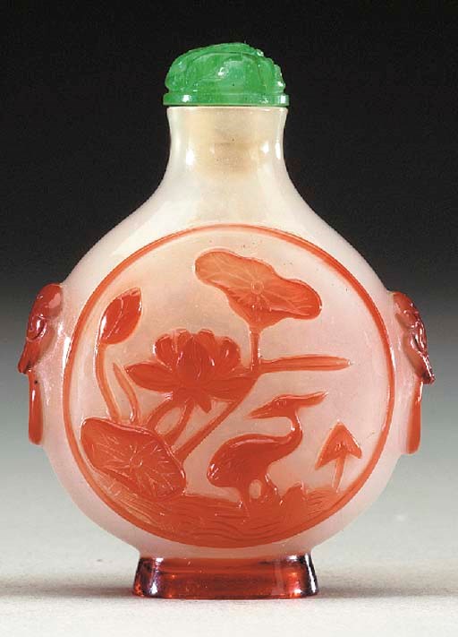 A FINE RED OVERLAY GLASS BOTTLE