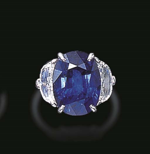 A SAPPHIRE AND DIAMOND RING