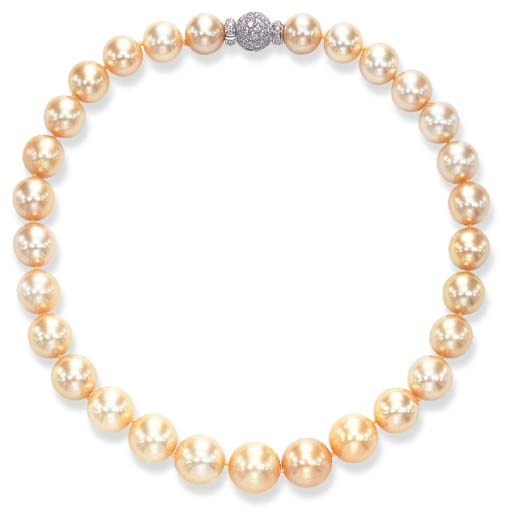A SINGLE-STRAND YELLOW CULTURED PEARL NECKLACE