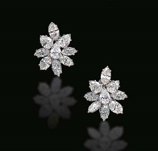 A PAIR OF DIAMOND EAR CLIPS