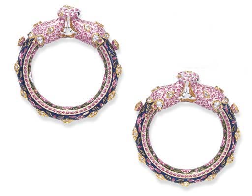 A PAIR OF INDIAN DIAMOND AND ENAMEL KADA BANGLES